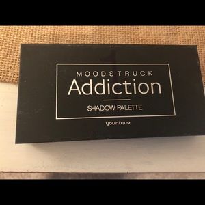 Younique eye shadow pallet